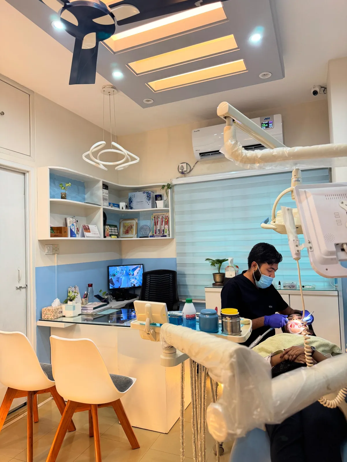 Dental clinic hero image